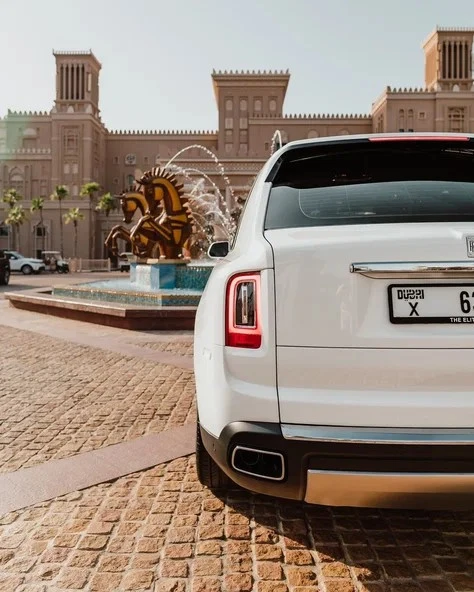 White Rolls Royce Cullinan Photo 8