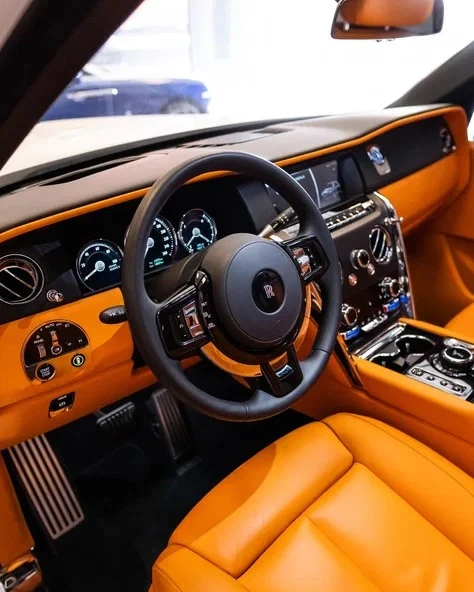White Rolls Royce Cullinan Photo 11