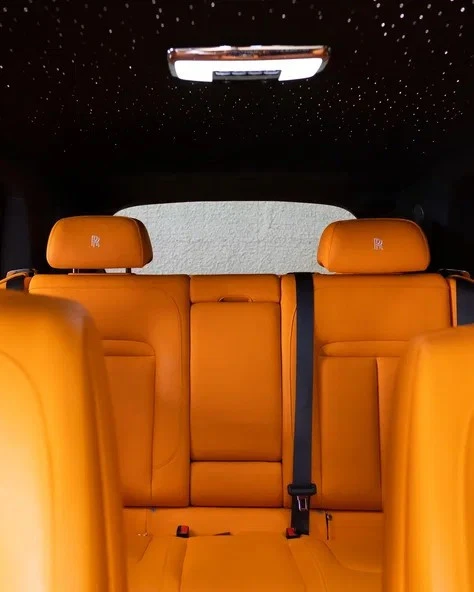 White Rolls Royce Cullinan Photo 14