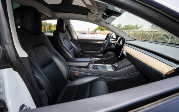 White Tesla Model 3 Photo 14