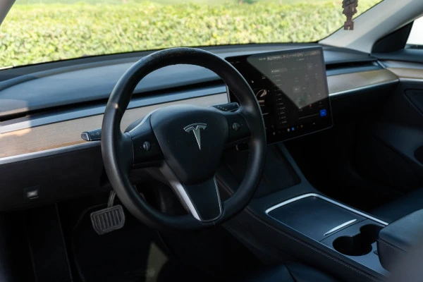 White Tesla Model 3 Photo 6