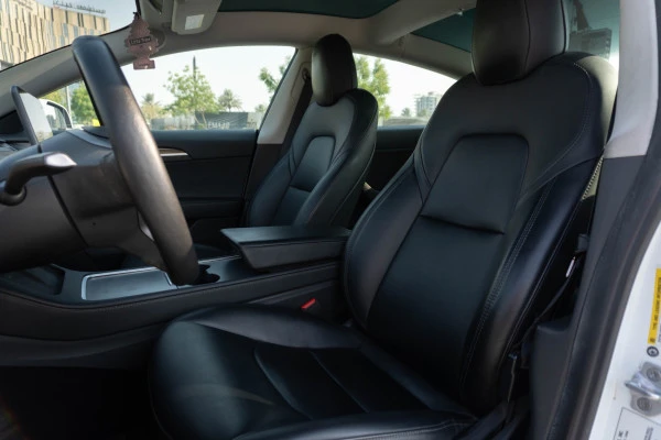 White Tesla Model 3 Photo 8