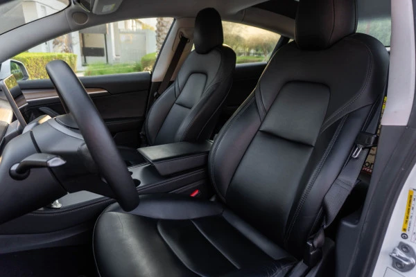 White Tesla Model 3 Photo 7