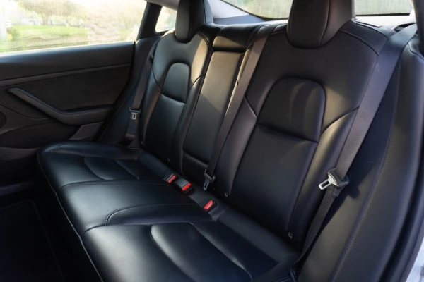 White Tesla Model 3 Photo 9
