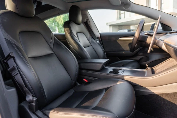 White Tesla Model 3 Photo 10