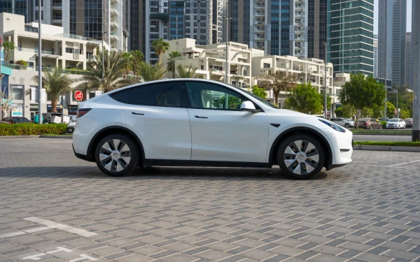 Tesla Model Y Long Range