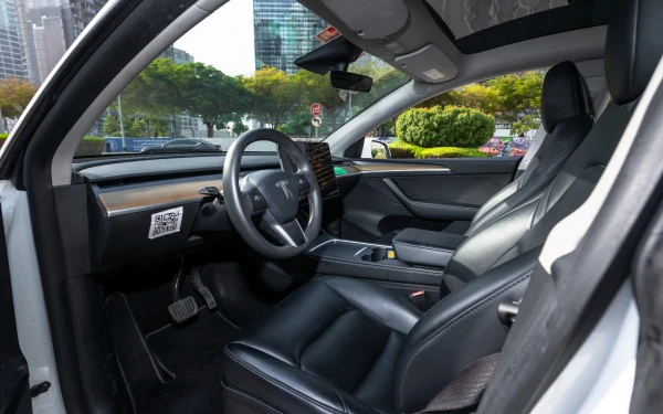 White Tesla Model Y Long Range Photo 11