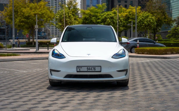 White Tesla Model Y Long Range Photo 3
