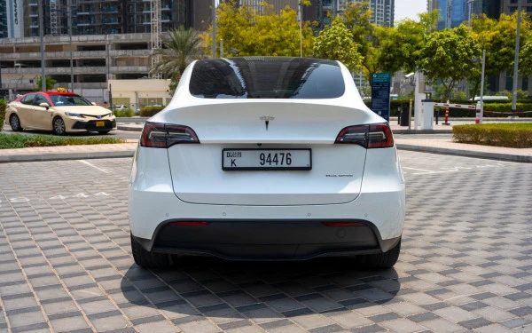 White Tesla Model Y Long Range Photo 5