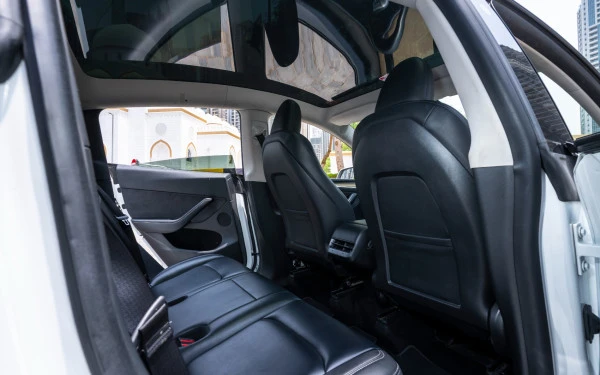 White Tesla Model Y Long Range Photo 11