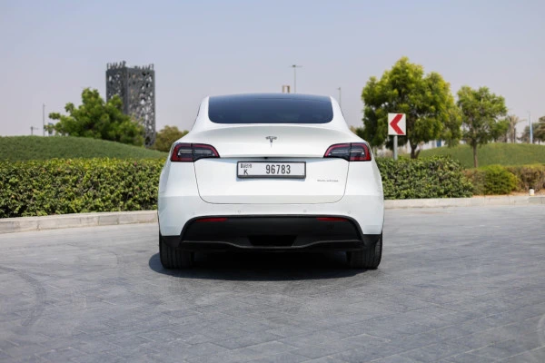 White Tesla Model Y Long Range Photo 4