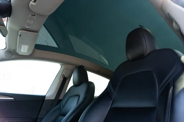 White Tesla Model Y Long Range Photo 9