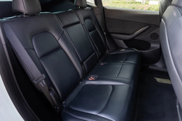 White Tesla Model Y Long Range Photo 12