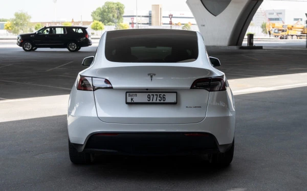White Tesla Model Y Long Range Photo 5