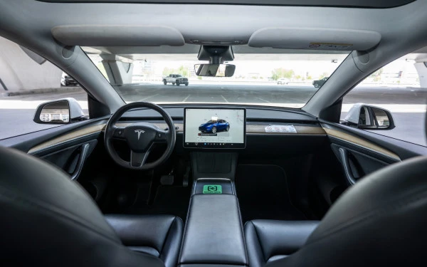 White Tesla Model Y Long Range Photo 15