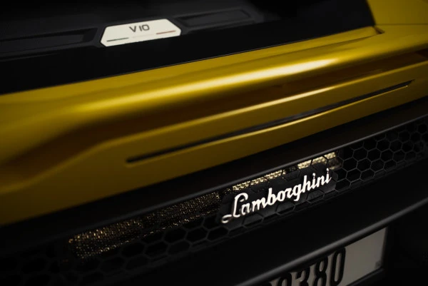 Yellow Lamborghini Evo coupe Photo 2