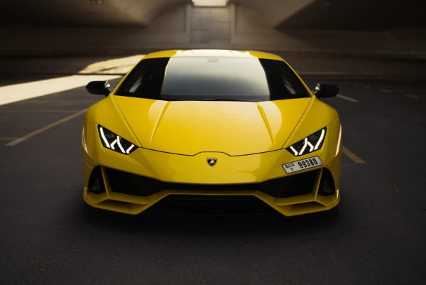Yellow Lamborghini Evo coupe Photo 3