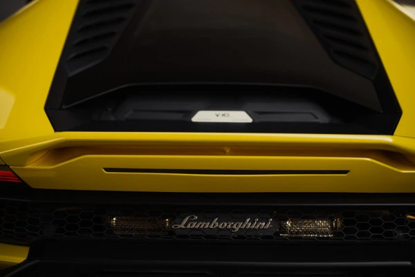 Yellow Lamborghini Evo coupe Photo 5