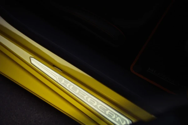 Yellow Lamborghini Evo coupe Photo 6