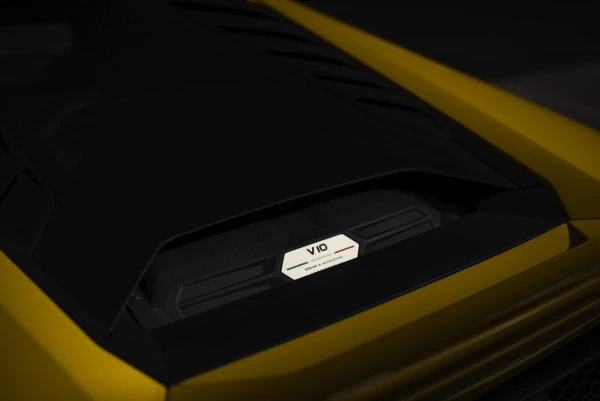 Yellow Lamborghini Evo coupe Photo 15