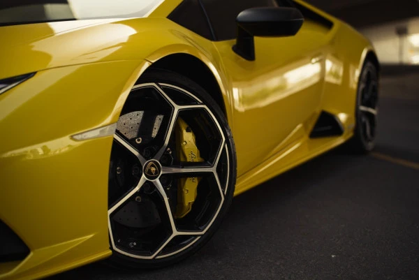 Yellow Lamborghini Evo coupe Photo 17