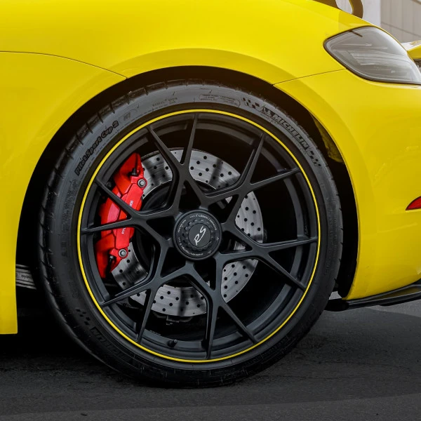 Yellow Porsche GT4 RS Photo 10